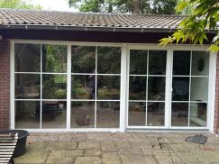 Terrassenanlage mit Sprossen , Kunststoff weiß